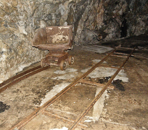 Inside Grotte de Výpustek.